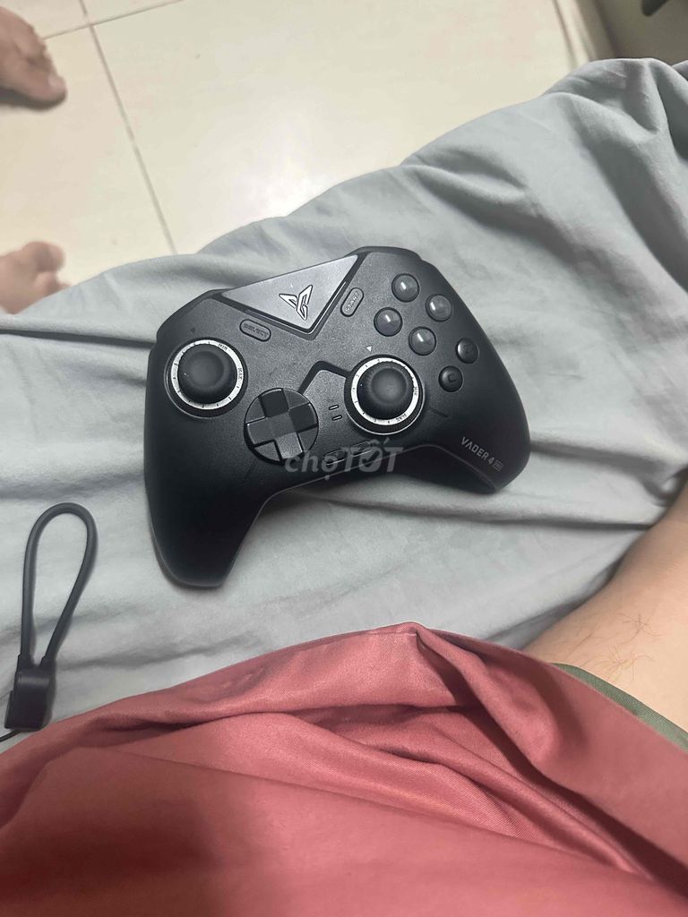 Tay cầm chơi game Vader 4 Pro Đen. Mua bán Thiết bị chơi game tại Quận Hà Đông Hà Nội được đăng bởi Shop đồ thể thao  hình 1