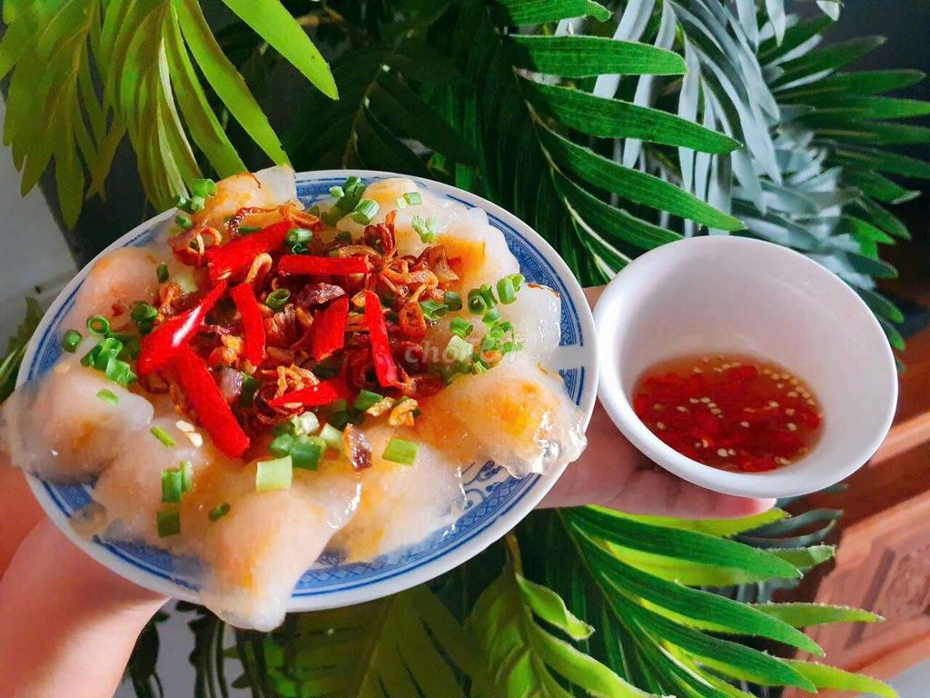 Bán bánh bột lọc và cơm gà Phan Thiết