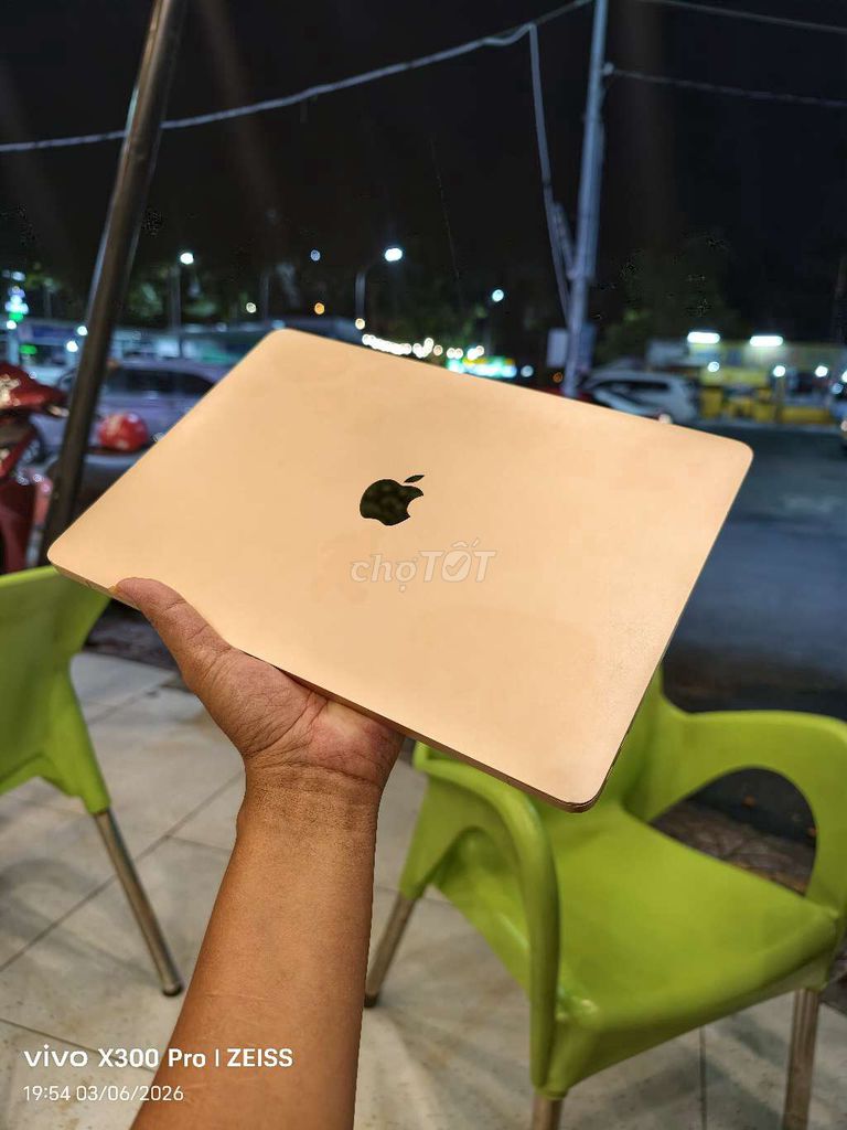 Apple Macbook Air 2018 13" đẹp 98(Zin từng con ốc). Mua bán Laptop tại Thành phố Vĩnh Long Vĩnh Long được đăng bởi Đại Mobile Báo đúng tình trạng  hình 1