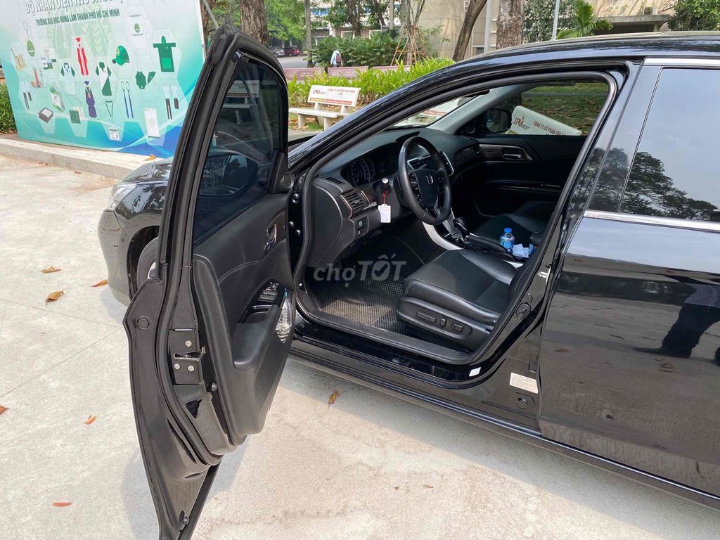 Honda Accord 2018 2.4 AT - còn zin nguyên bản