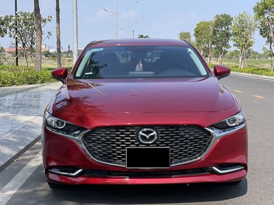 Mazda 3 Luxury 2021 màu đỏ