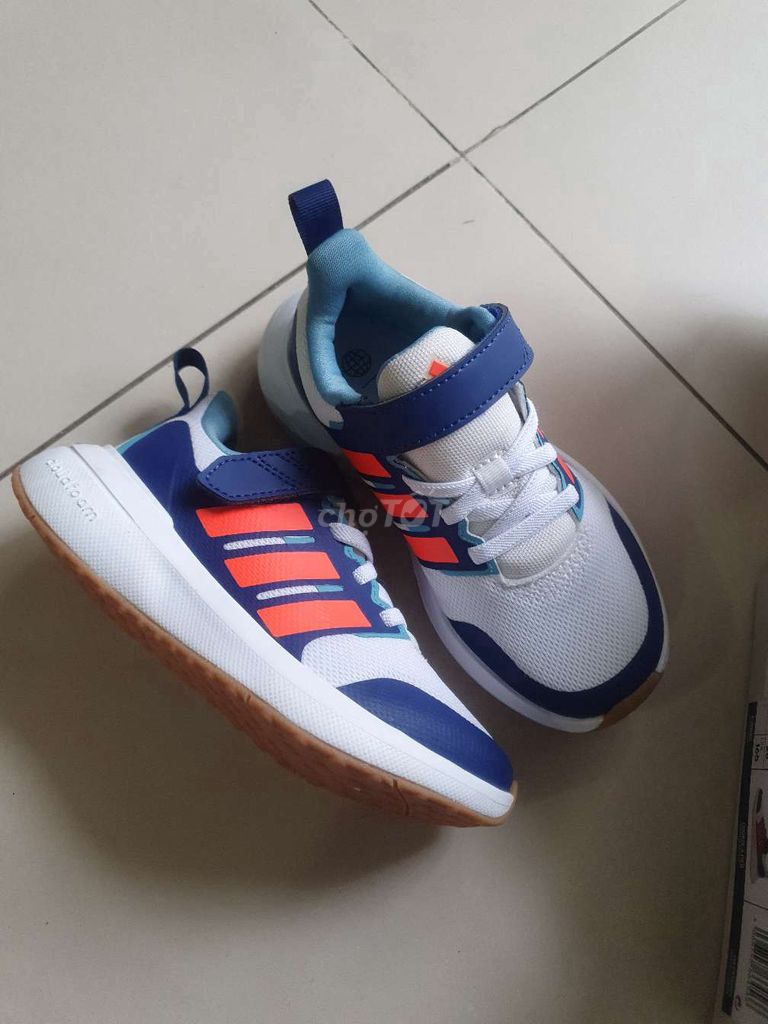 Giầy adidas bé trai 4-5t