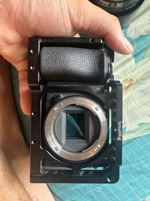 cần bán sony A6500 kèm lens 50f1.8 + lens kit