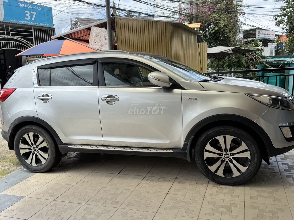 KIA Sportage AWD серебристый