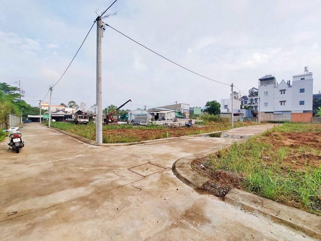 BÁN ĐẤT 100M2 ( 5X20)  Long Hậu cách   Nhà Bè 1,5 km