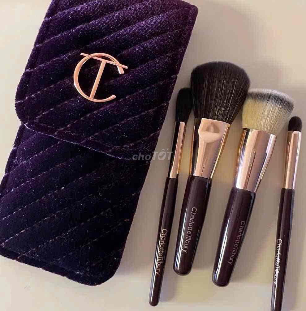 Bộ cọ trang điểm Charlotte Tilbury. Mua bán Phụ kiện thời trang khác tại Quận 10 Tp Hồ Chí Minh được đăng bởi Baby Girl Lovely hình 1