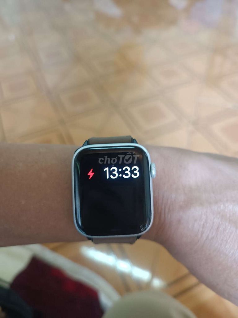 Apple Watch Series 4 Bạc bán hoặc giao lưu. Mua bán Thiết bị đeo thông minh tại Huyện Đơn Dương Lâm Đồng được đăng bởi ankk beo hình 1