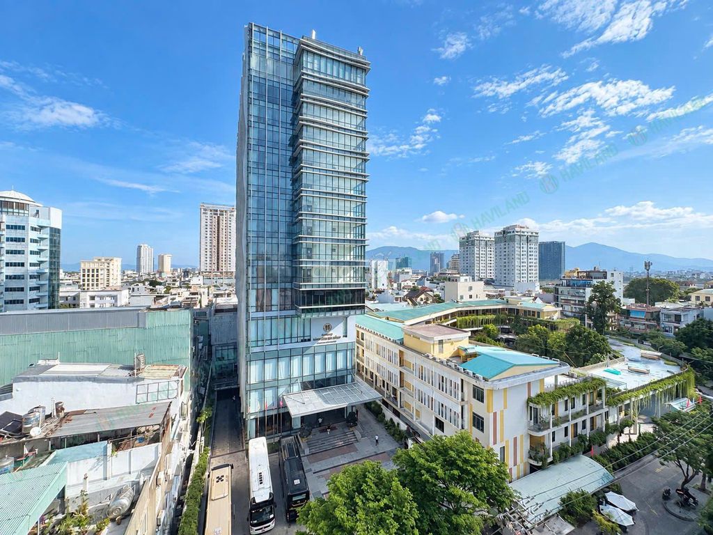High-floor 2-bedroom apartment with city and mountain views — photo 10