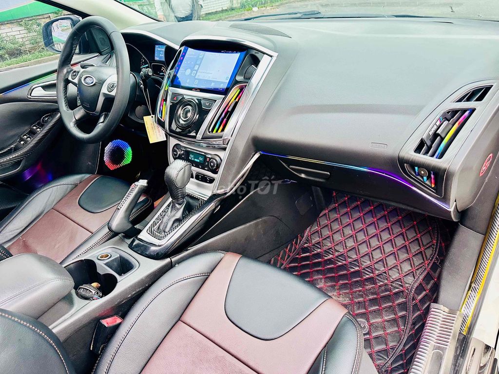 Ford Focus S Hatchback 2014 Trắng 126903 km. Mua bán Ô tô tại Quận Cẩm Lệ Đà Nẵng được đăng bởi Chị Hà hình 14