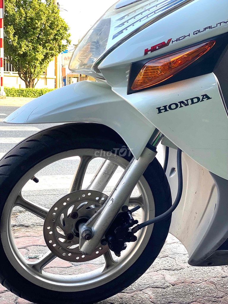 Honda Click Trắng Tự động Đã qua sử dụng. Mua bán Xe máy tại Thành phố Thuận An Bình Dương được đăng bởi Cửa  Hàng xe máy An Lộc  hình 6