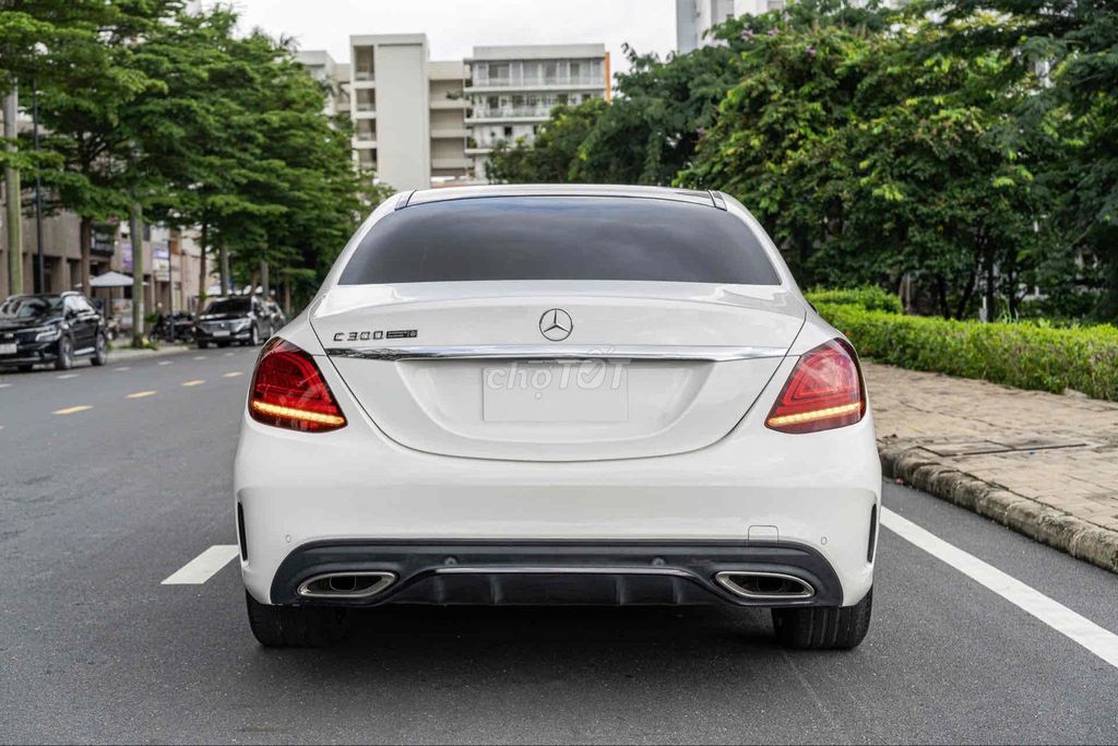 Mercedes Benz C Class 2021 C 300 AMG - 24000 km. Mua bán Ô tô tại Quận 5 Tp Hồ Chí Minh được đăng bởi phúc hình 11