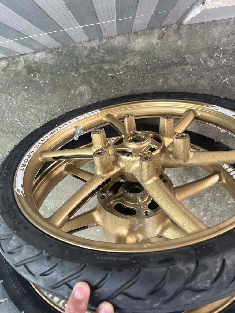 Mâm xe máy RL racing 6 cây Vàng đồng. Mua bán Phụ tùng xe tại Thành phố Phan Rang-Tháp Chàm Ninh Thuận được đăng bởi Quốc Dao Nguyễn hình 2