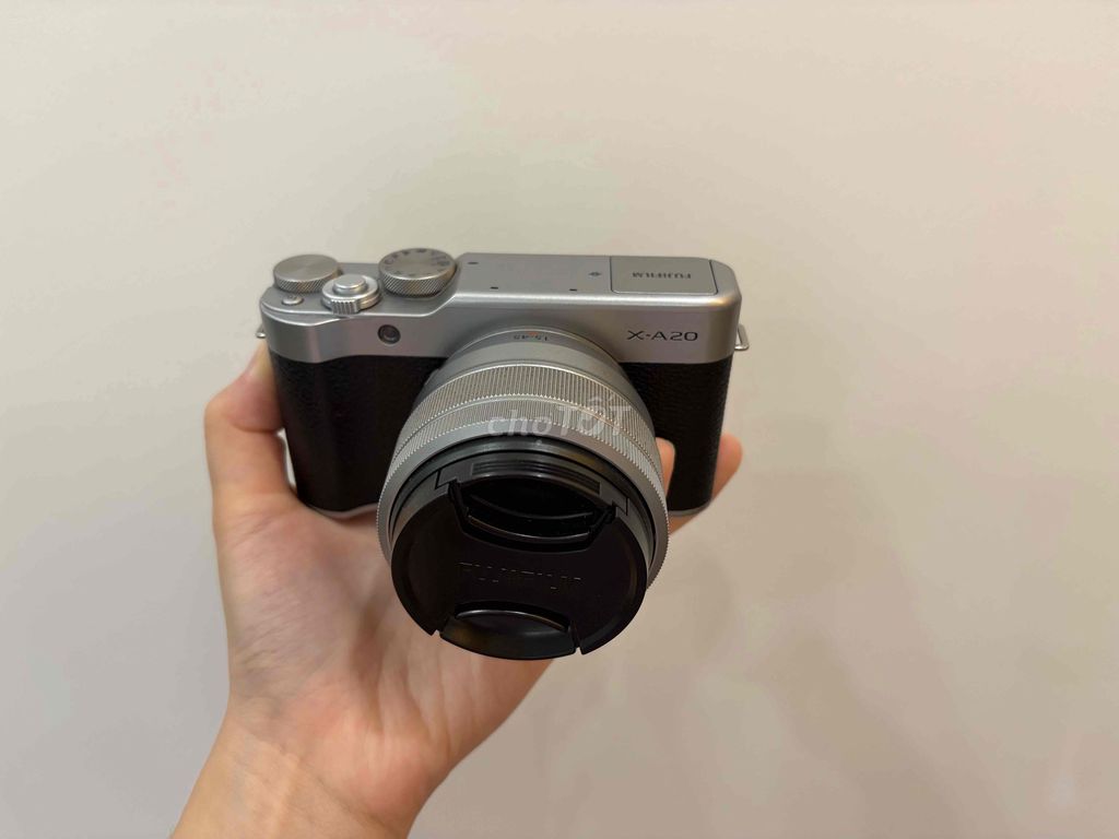Máy ảnh Fujifilm X-A20 Bạc Lens kit. Mua bán Máy ảnh, Máy quay tại Quận Lê Chân Hải Phòng được đăng bởi Bùi Thảo Chi hình 1