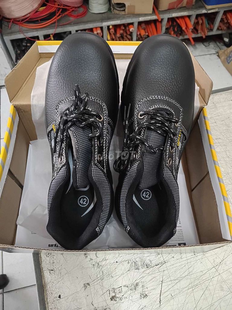 Giày bảo hộ Nam Đen size 42. Mua bán Giày dép tại Thành phố Biên Hòa Đồng Nai được đăng bởi Van Quan Nguyen hình 1