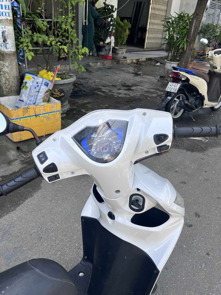 Honda Vision 2013 Trắng. Mua bán Xe máy tại Quận Cẩm Lệ Đà Nẵng được đăng bởi Phước Tài hình 1
