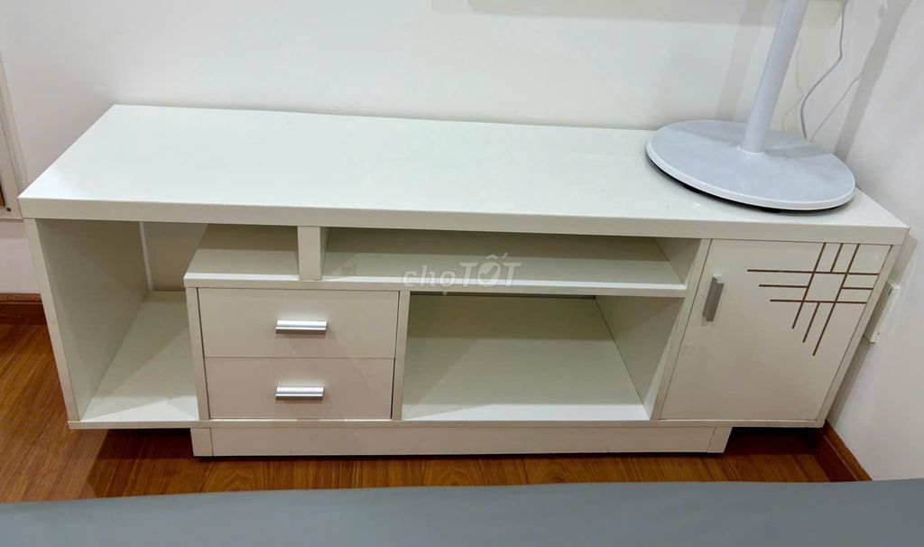Thanh lý kệ tivi & kệ trang trí. Mua bán Tủ, kệ gia đình tại Quận 7 Tp Hồ Chí Minh được đăng bởi Hieu Tran hình 1