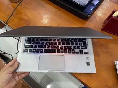 Laptop Toshiba KIRA V634 Core i5 4200U | 8G | SSD