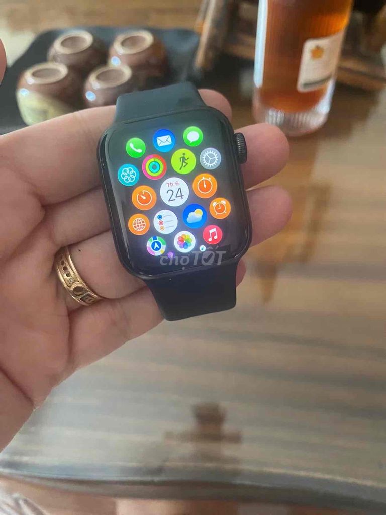 Apple Watch SE 40mm Đen 32GB. Mua bán Thiết bị đeo thông minh tại Huyện Thống Nhất Đồng Nai được đăng bởi Hung Nguyen hình 1