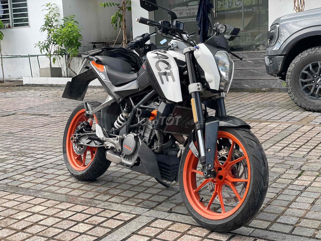 Motor KTM Duke 200 2014 trả trc 17tr nhận xe. Mua bán Xe máy tại Quận 7 Tp Hồ Chí Minh được đăng bởi Dương Đạt hình 2