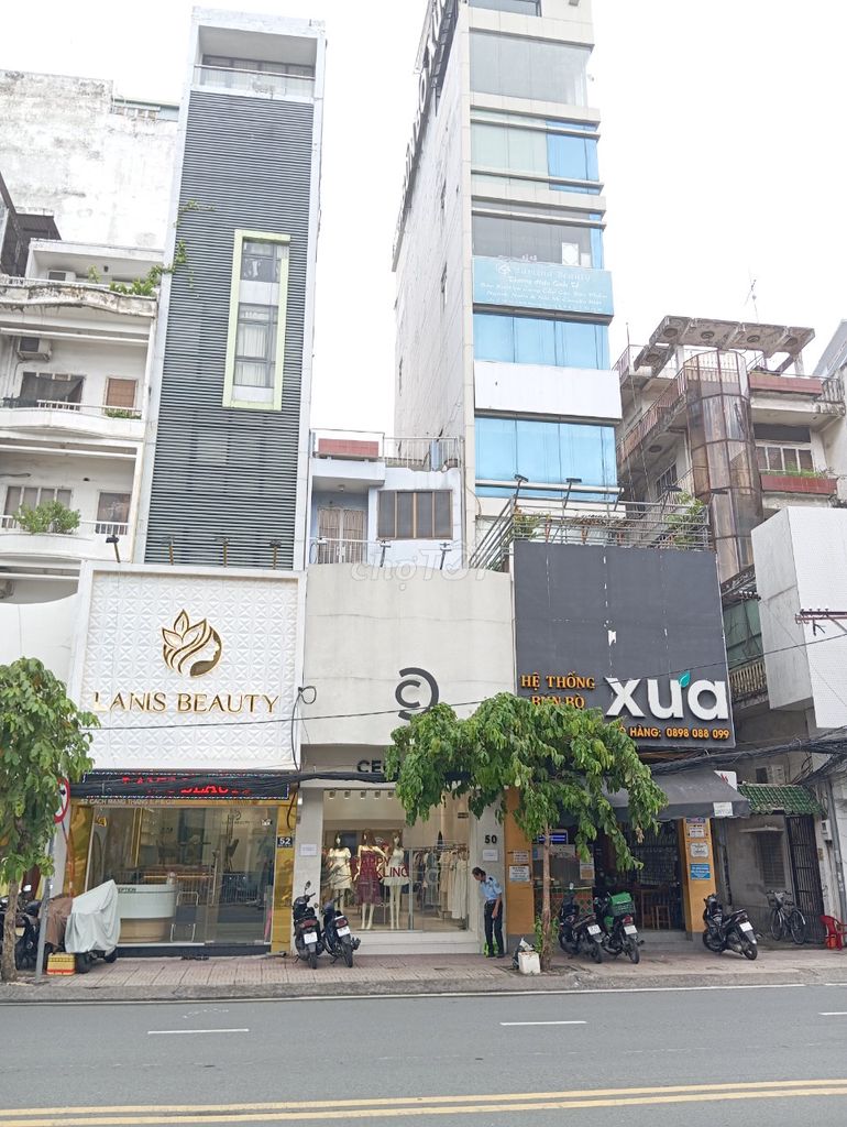 Аренда · 4 комн. · 80 м² · Quận 3, ул. Đường Cách Mạng Tháng 8