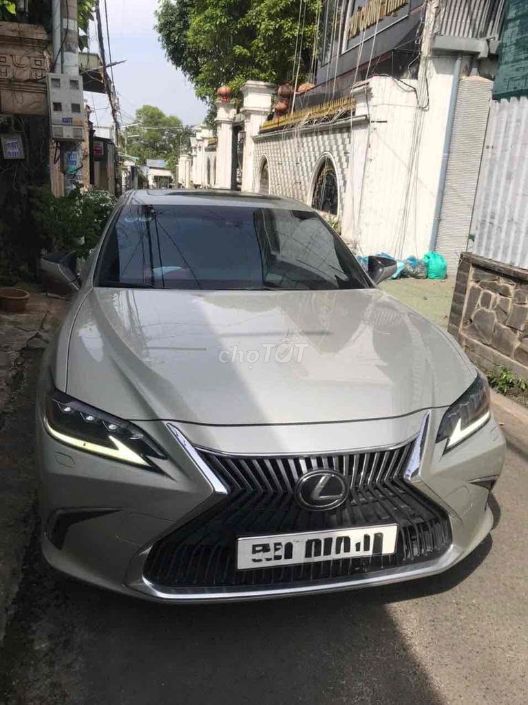 Lexus ES 2019 250 - 23000 km. Mua bán Ô tô tại Quận 3 Tp Hồ Chí Minh được đăng bởi Long Tran hình 2