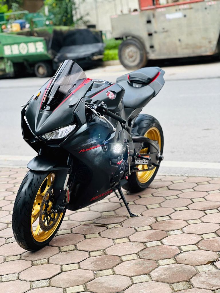 Mạnh Hà Motor bán Honda CBR1000RR date 19 10k km. Mua bán Xe máy tại Quận Bắc Từ Liêm Hà Nội được đăng bởi Mạnh Hà Motor hình 4