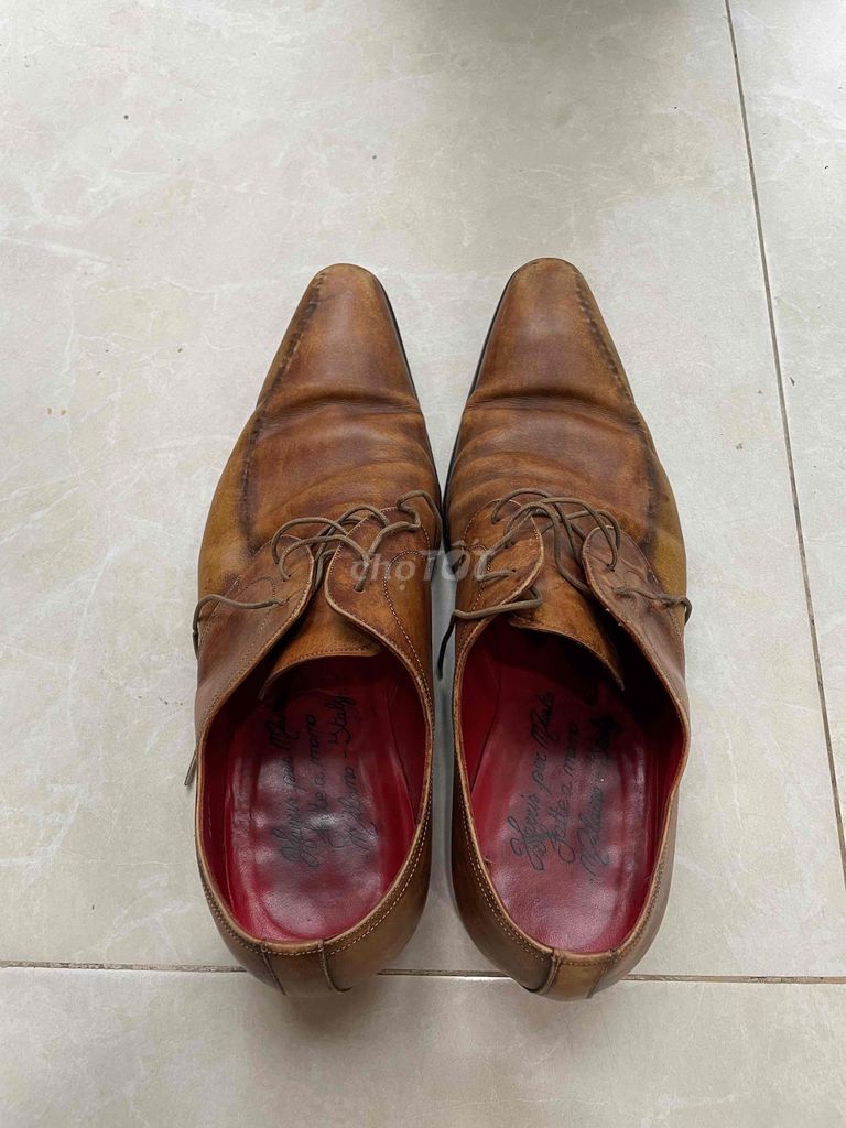 Cần thanh lý đôi giày da bò thủ công Ý
