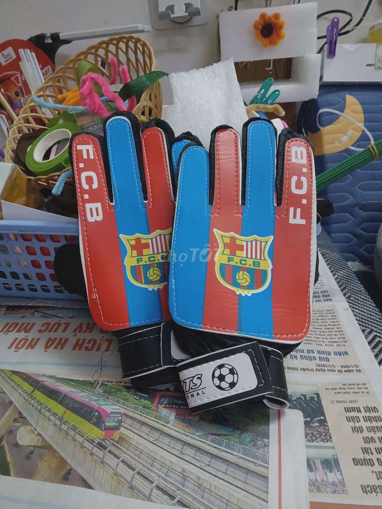 Găng tay thủ môn CLB Barcelona. Mua bán Đồ thể thao, Dã ngoại tại Quận Đống Đa Hà Nội được đăng bởi ljnk hình 1