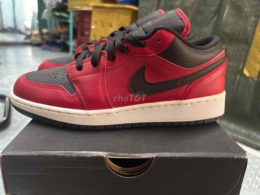 Giày thể thao Nike Jordan 1 Low 38.5. Mua bán Giày dép tại Quận 11 Tp Hồ Chí Minh được đăng bởi Vinhon2304 hình 1