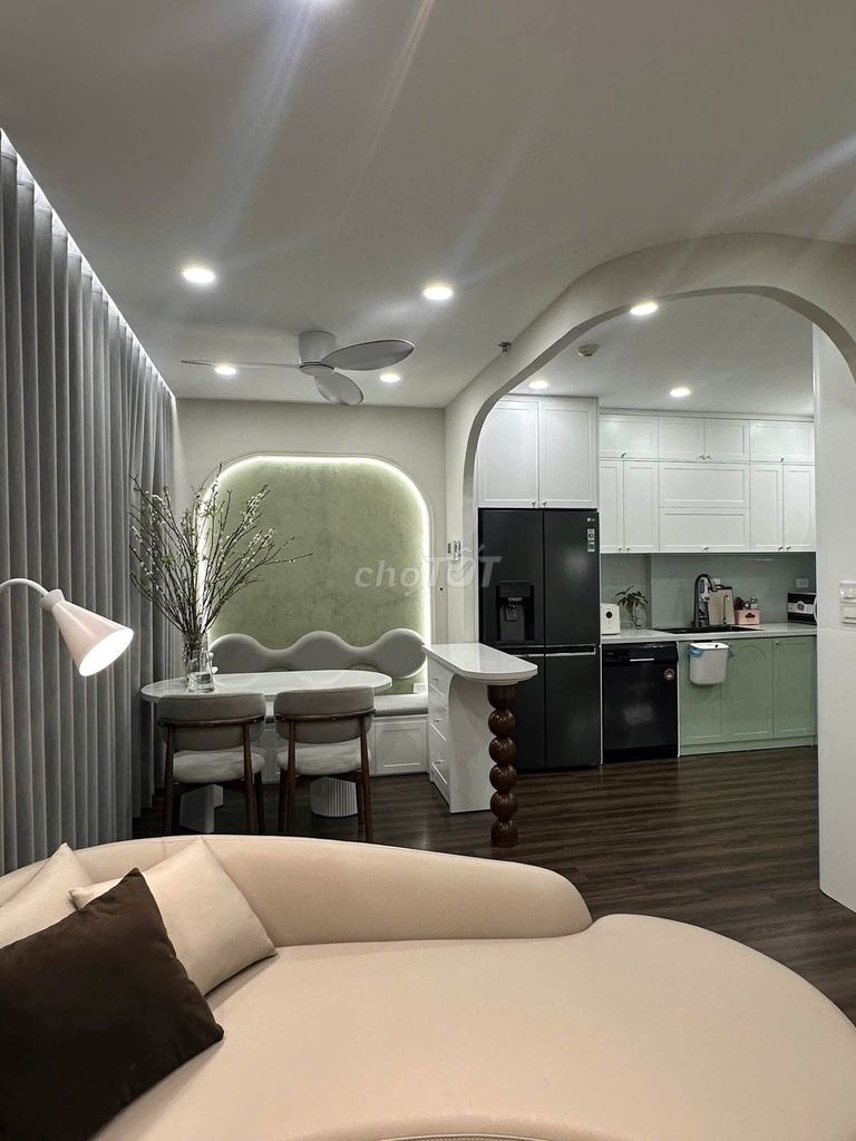 Продается квартира Vinhomes Smart City площадью 64 м2, 2 спальни, цена 4,8 миллиарда