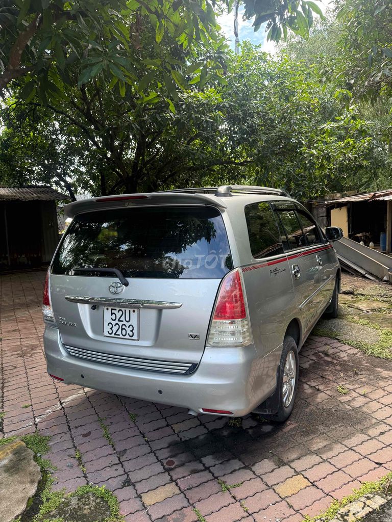 Toyota Innova V автомат, семейный автомобиль