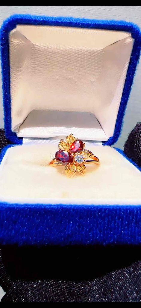 Ngọc Hồng Lựu Garnet lên nhẫn sang trọng quý phái