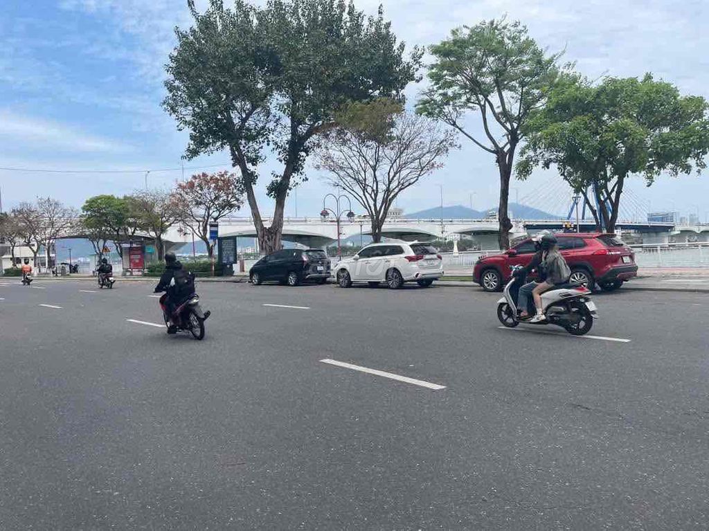 nhà 3pn Bạch Đằng, sau lưng nhà MT