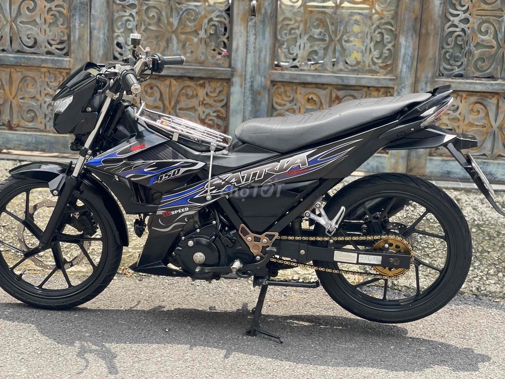Suzuki Raider F150 Fi черный, в отличном состоянии
