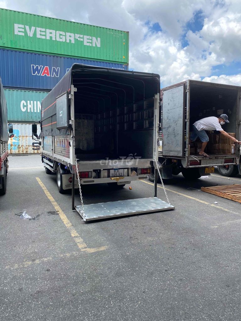 Xe Tải 2T Bàn Nâng TP HCM-Nhận Chở Hàng