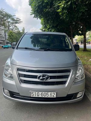 Hyundai Starex 2017 dầu 9 Chổ