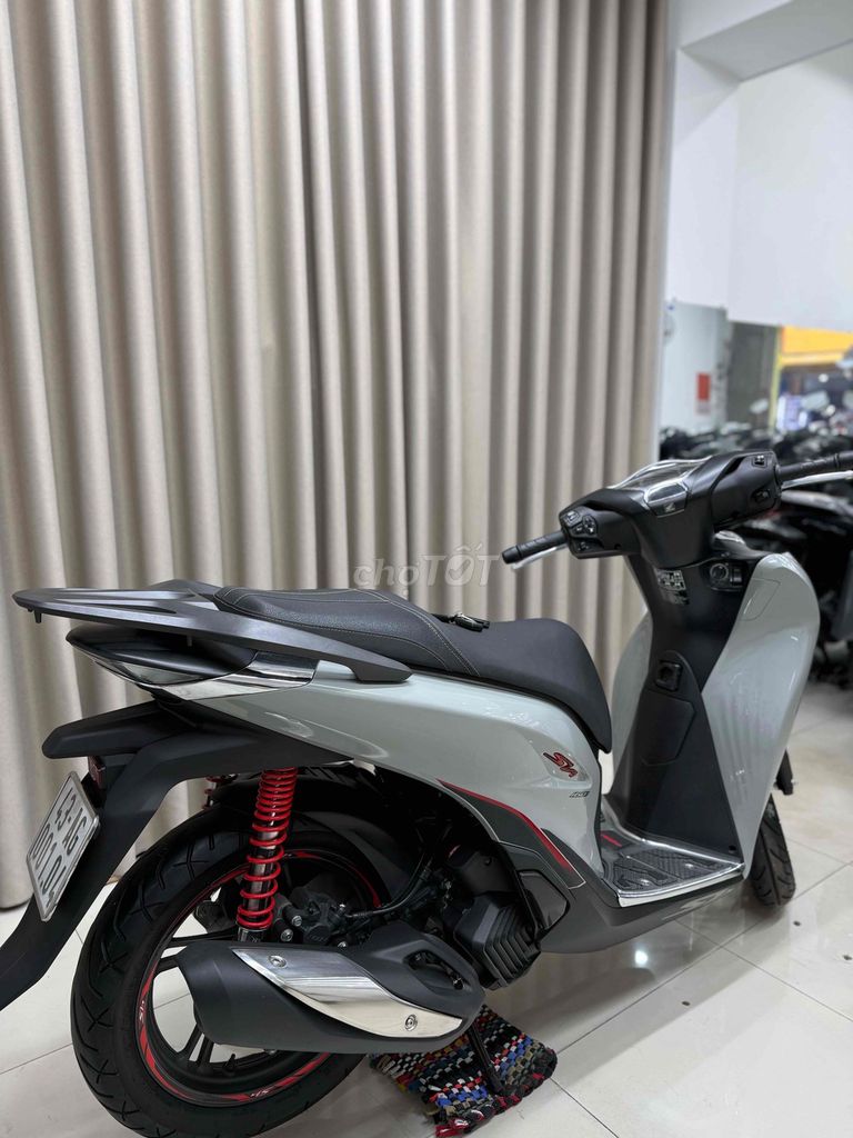 SH 160ABS cực đẹp chạy lướt vài ngàn km. Mua bán Xe máy tại Quận Thanh Khê Đà Nẵng được đăng bởi THẾ MẪN CHUYÊN XE LƯỚT CÓ BÁN TRẢ GÓP  hình 16