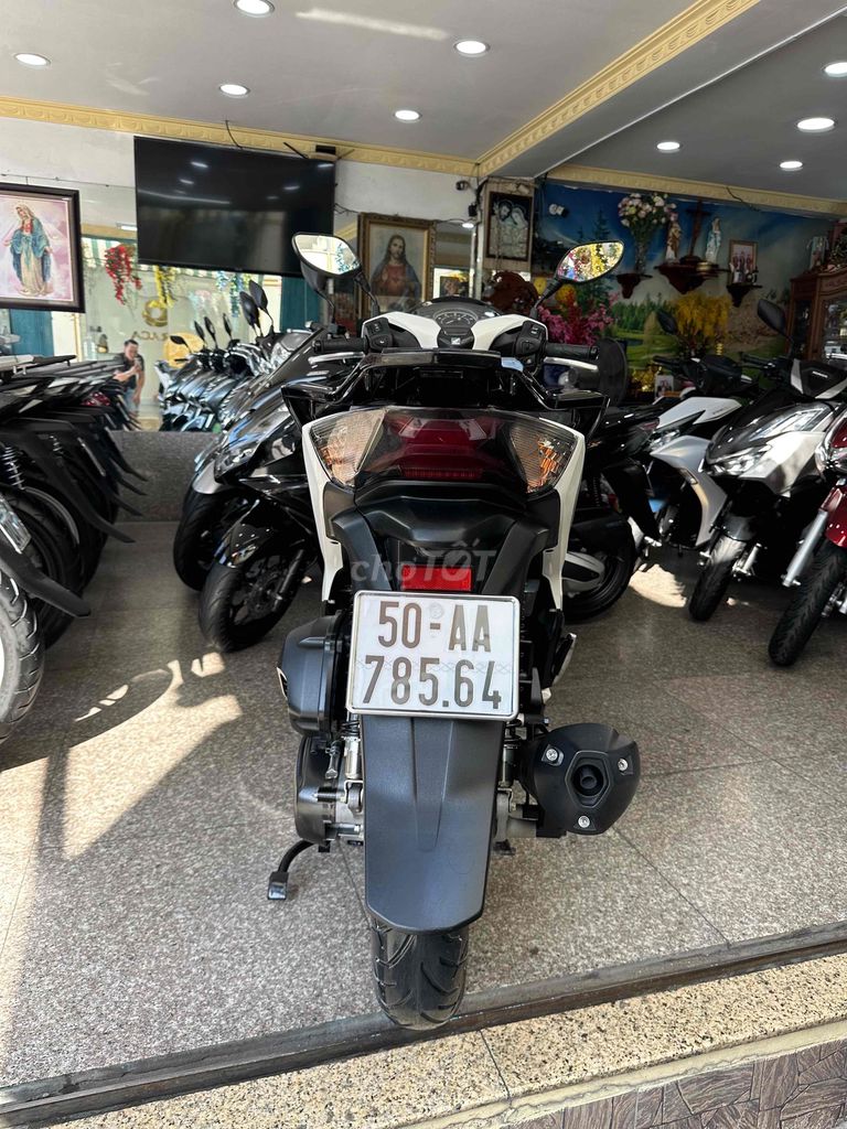 SH 125i 2017 Smartkey Trắng Đen BSTP Chính Chủ. Mua bán Xe máy tại Quận Phú Nhuận Tp Hồ Chí Minh được đăng bởi Ngô Hà hình 4