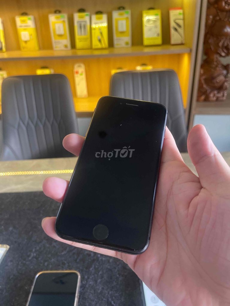 iphone 8g đen zin đẹp hàng net còn 5 cây. Mua bán Điện thoại tại Quận Ngũ Hành Sơn Đà Nẵng được đăng bởi Sim Số Đại Tài hình 1