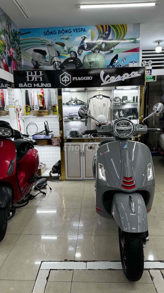 Vespa Gts xám si măng 2022 ngay chủ xe siêu đẹp. Mua bán Xe máy tại Quận Phú Nhuận Tp Hồ Chí Minh được đăng bởi VESPA  PIAGGIO BẢO HƯNG Vespa cũ trả góp  hình 6