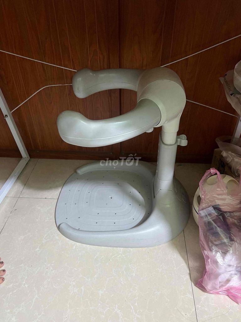Ghế tắm đứng DODOHANI Trắng chống trượt. Mua bán Mẹ và bé tại Huyện Hóc Môn Tp Hồ Chí Minh được đăng bởi Anh Phúc hình 1