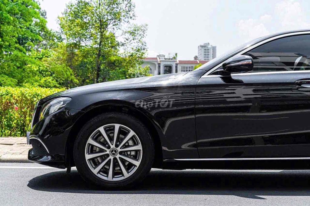 E200 Model 2019 màu đen nt nâu siêu đẹp giá tốt. Mua bán Ô tô tại Quận 7 Tp Hồ Chí Minh được đăng bởi Dương Phương hình 8