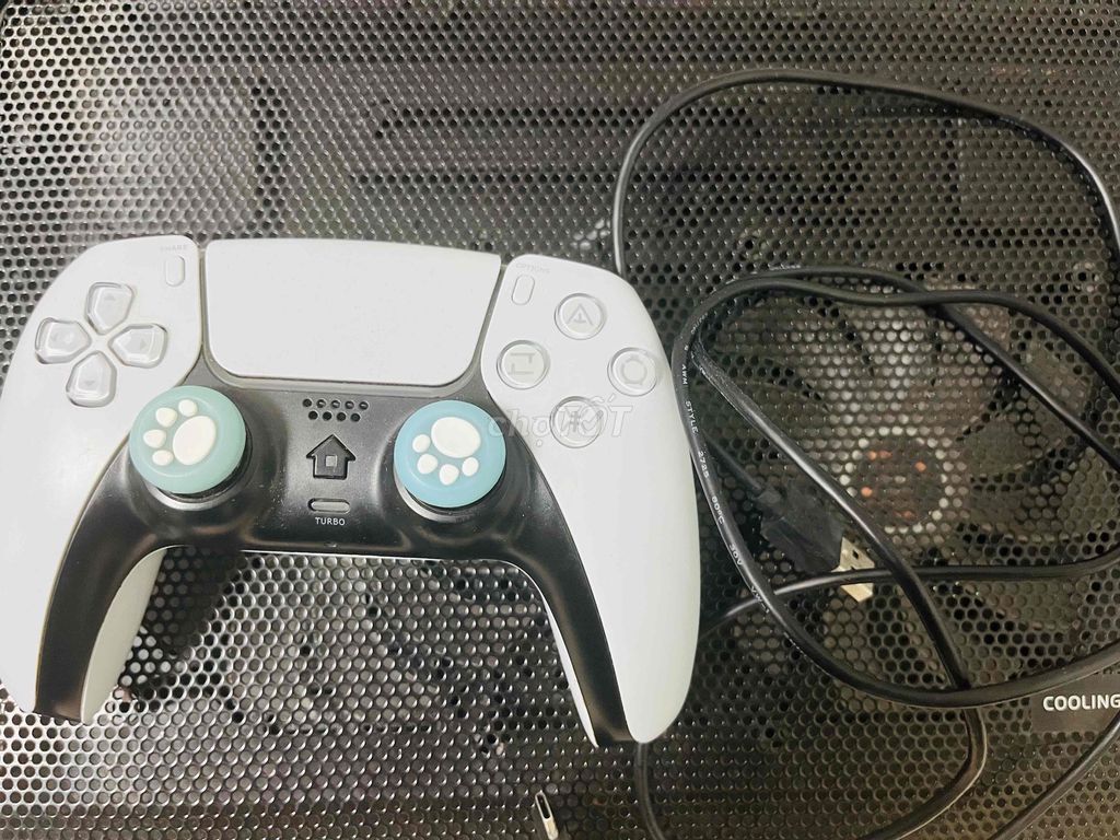 Tay cầm chơi game PS4 Trắng, Đen Nhựa. Mua bán Thiết bị chơi game tại Huyện Nhà Bè Tp Hồ Chí Minh được đăng bởi Tuan khang Truong hình 1