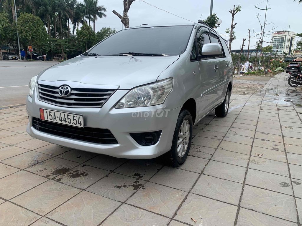 Toyota Innova 2014 E - 2000 km