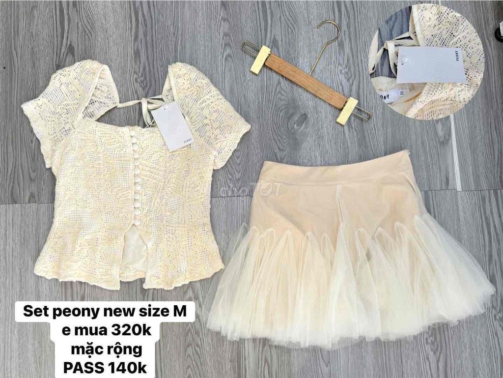 Set đồ nữ màu Kem Thanh lịch. Mua bán Quần áo tại Huyện Krông Pa Gia Lai được đăng bởi Vũ Trang Phạm hình 1