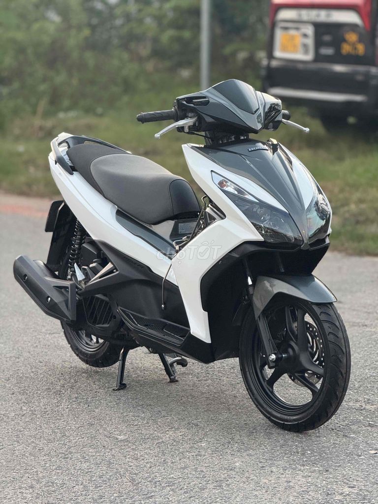 Honda Air Blade 2014 Trắng đen. Mua bán Xe máy tại Quận Liên Chiểu Đà Nẵng được đăng bởi Mạnh hổ hình 3