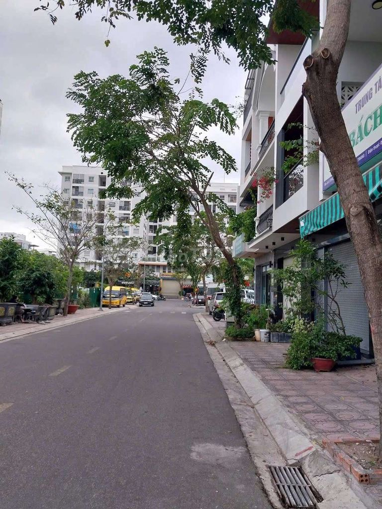 Двухэтажный дом в современном районе Ха Куанг 2 (KĐT Hà Quang 2)