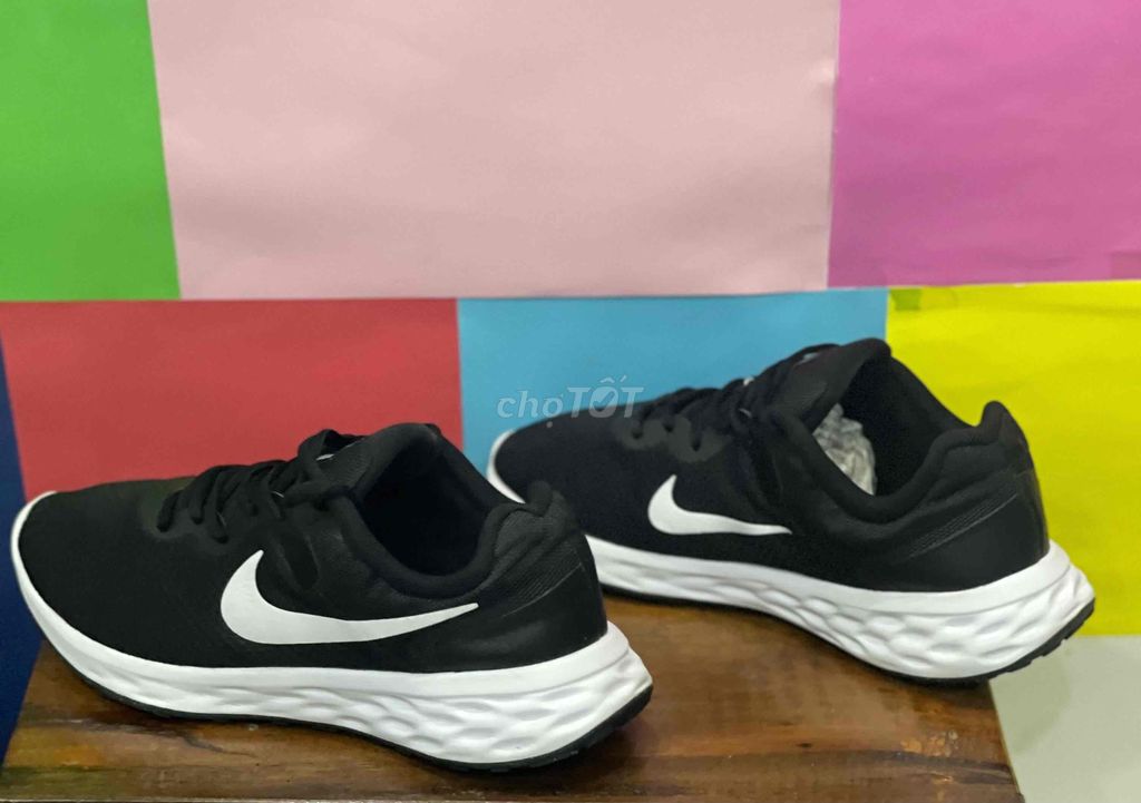 Giày nike Revolution Size 42,41 mang đẹp, chính h