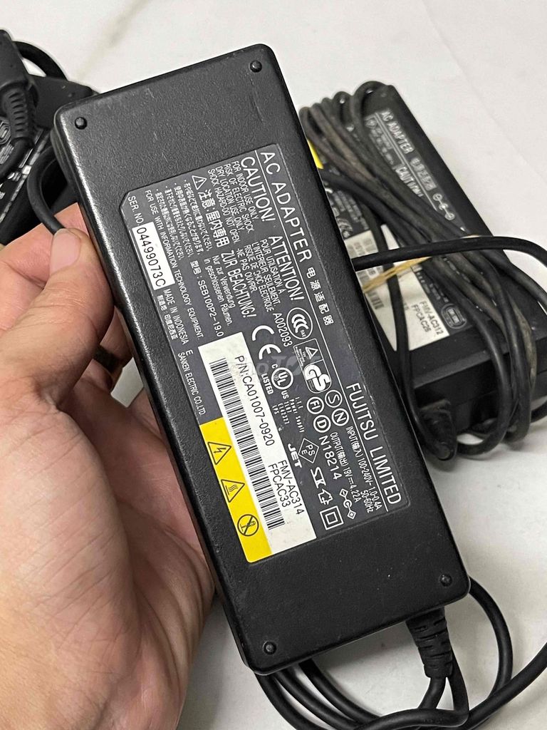 Sạc laptop Fujitsu 19V Zin. Mua bán Phụ kiện (Màn hình, Chuột...) tại Quận Ninh Kiều Cần Thơ được đăng bởi Ngân trương hình 1