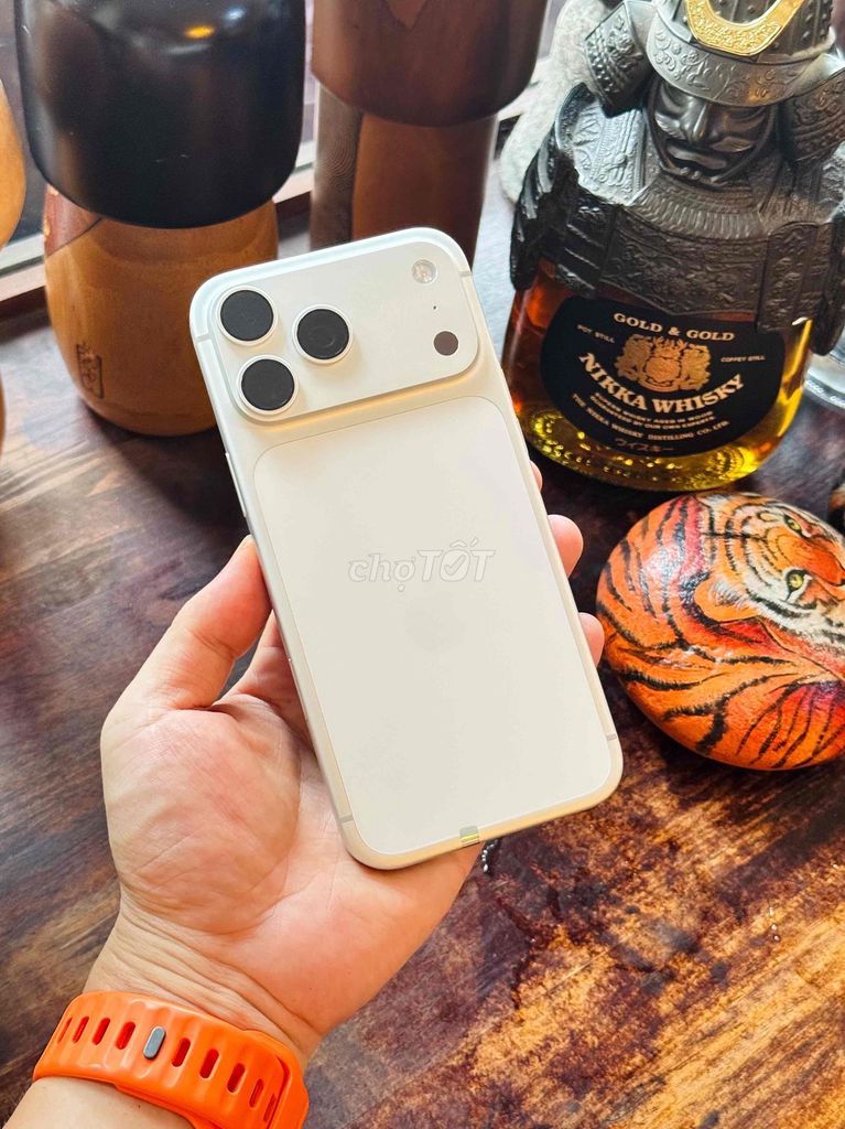 17ProMax 256GB Trắng VN sạc 16 lần BH 17T3 2027. Mua bán Điện thoại tại Quận Hai Bà Trưng Hà Nội được đăng bởi HOÀNG NAM hình 1